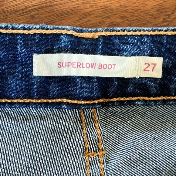 Levi’s super low boot cut jeans! 27x32 - Picture 2 of 4